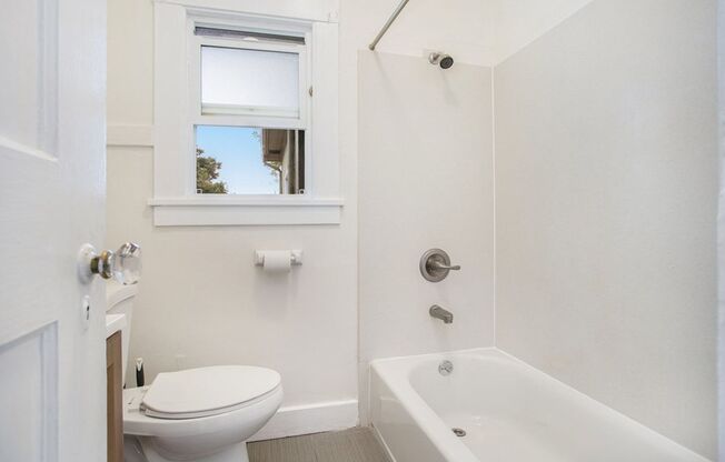 1 bed, 1 bath, $2,500, Unit 2151 Clinton Ave #C