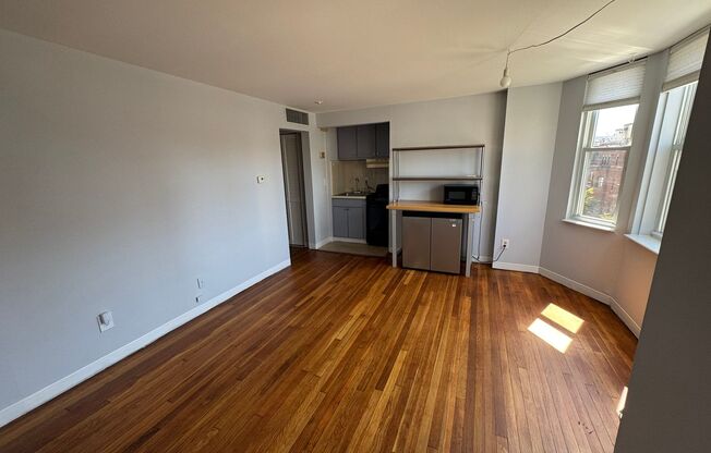 Updated 1-bed condo at Walnut Plaza