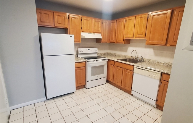 4 OAKCREST RD