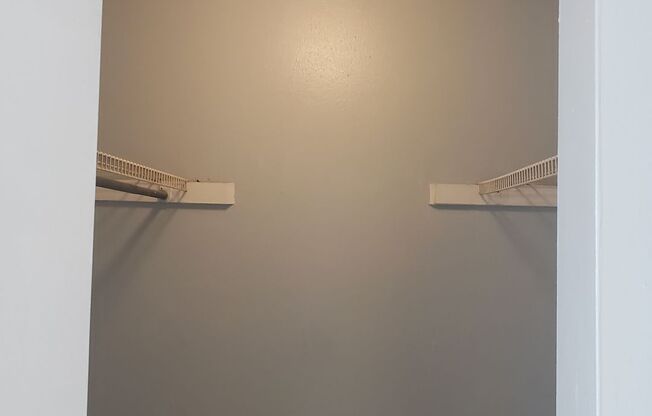 Nice upgraded 1bed/1bath condo conveniently located near busch garden's!