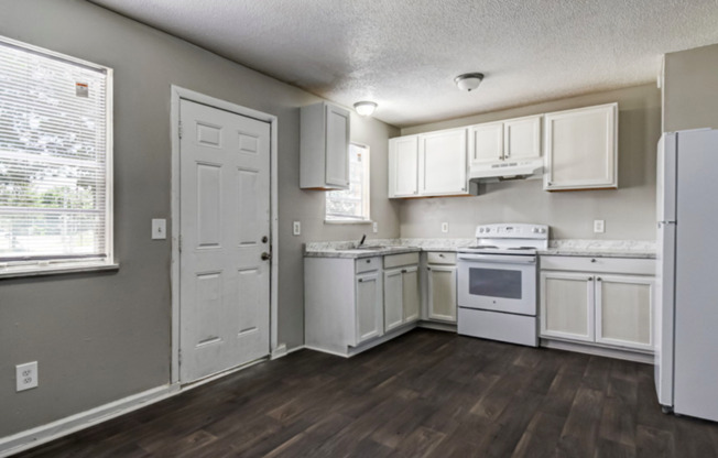 2 beds, 1 bath, $1,100, Unit 10D