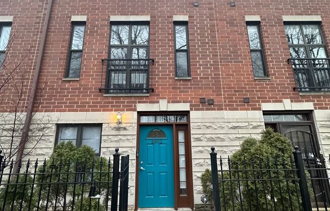 Beautiful Logan Square Townhome for Rent: 3 bed, 2.5 bath Available 9/1