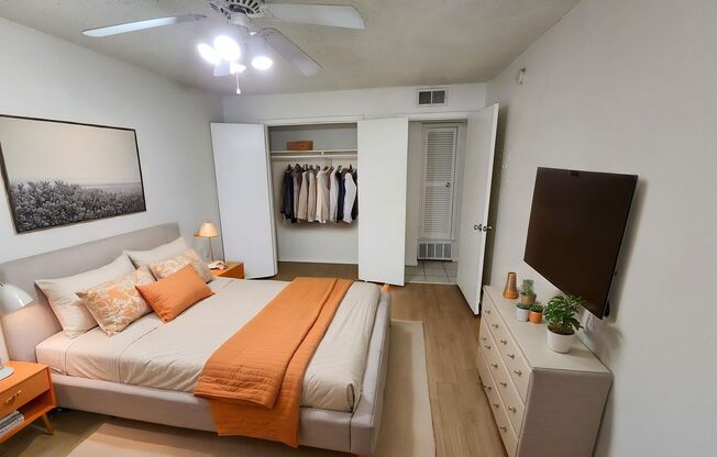 2 beds, 1 bath, 900 sqft, $1,299, Unit LAW15-113