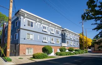 Charming Sunnyside 1-Bed Between Stark + Belmont!