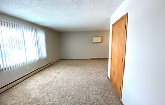 2 beds, 1 bath, $800, Unit 1