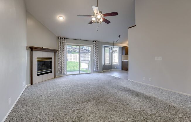 Must See 3 Bedroom Close to Village Pointe!!