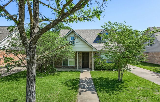 SUBLEASE AVAILABLE IMMEDIATELY THROUGH JULY 2026!  Charming 3 Bed, 2 Bath in Central Location!