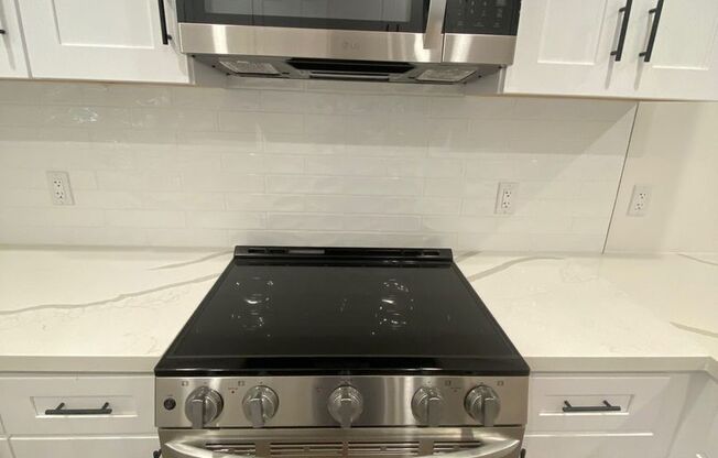 1 bed, 1 bath, 640 sqft, $2,400, Unit 200