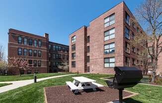 Harbor Hill Apartments exterior outdoor grilling