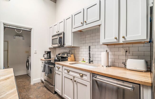 2 beds, 1 bath, $2,695, Unit Unit 262