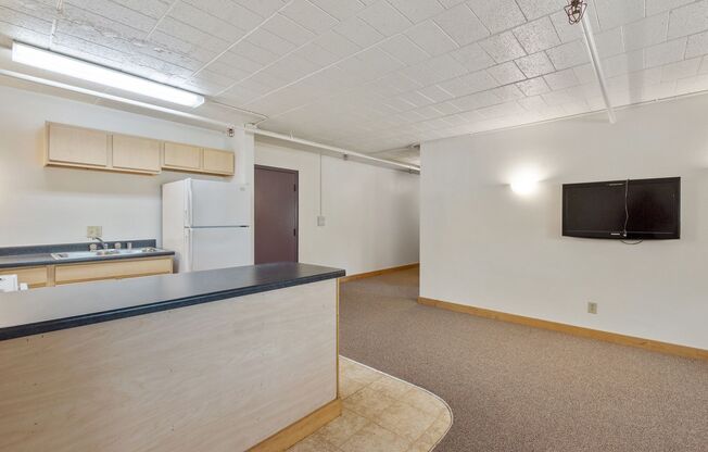 3 beds, 1 bath, 1,050 sqft, $1,700, Unit 11
