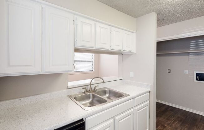 1 bed, 1 bath, 950 sqft, $919