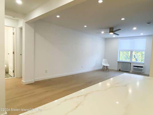 2 beds, 1 bath, 865 sqft, $2,600, Unit 4S