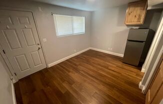 1 bed, 1 bath, $750, Unit 474 E 14th Alley #11-The Cedars