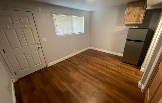 1 bed, 1 bath, $750, Unit 474 E 14th Alley #11-The Cedars