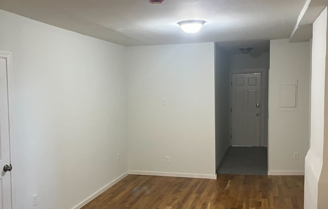 2 beds, 1 bath, $3,600, Unit 2