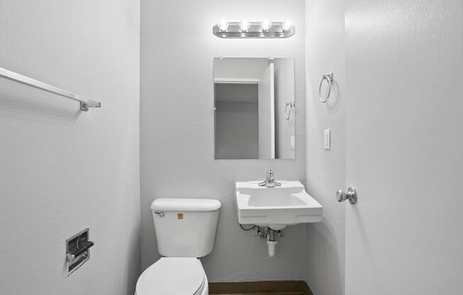 2 beds, 1.5 baths, 846 sqft, $1,495, Unit 04