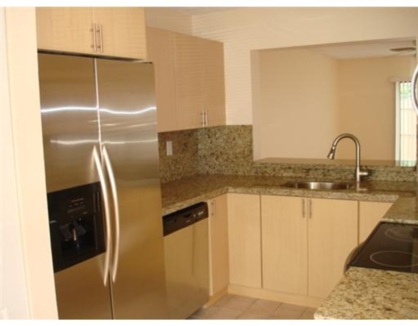 Townhome 2 Bedroom 2.5 Bathroom and fenced backyard