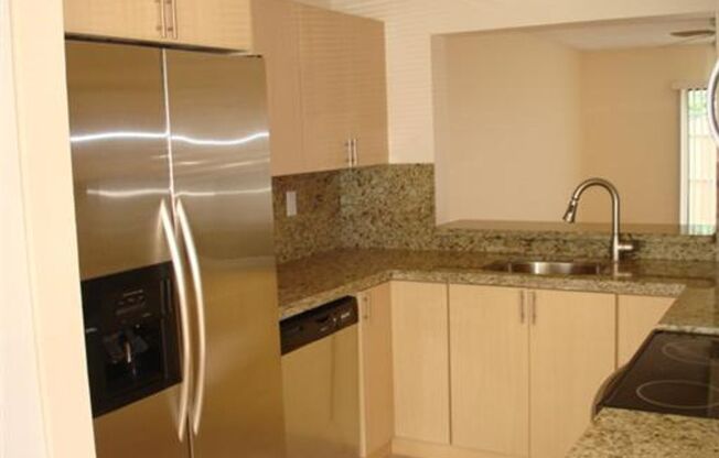 Townhome 2 Bedroom 2.5 Bathroom and fenced backyard