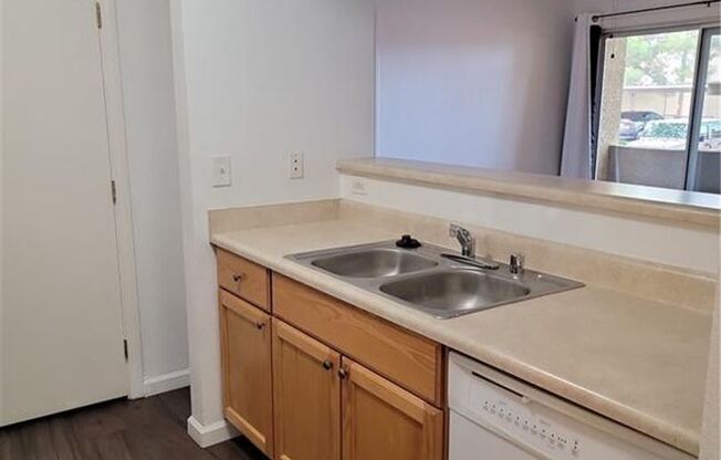 2 beds, 2 baths, $1,495, Unit Building 18