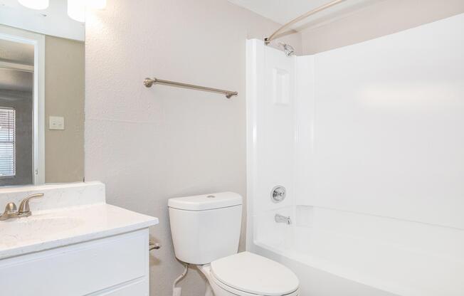 1 bed, 1 bath, 560 sqft, $895