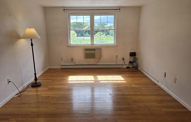 5 Colonial Village 1