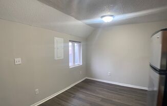 2 beds, 1 bath, 725 sqft, $1,595, Unit 2