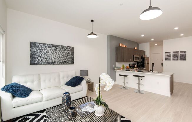 1 bed, 1 bath, 616 sqft, $2,400, Unit 203