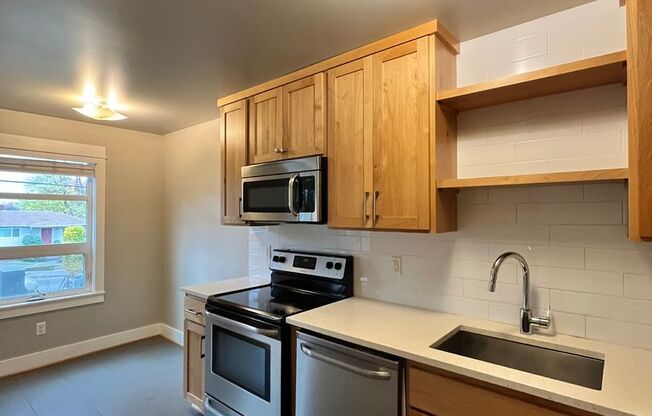 2 beds, 1 bath, $1,995, Unit 3