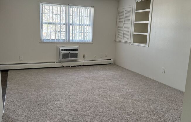 2 beds, 2 baths, 1,007 sqft, $1,775, Unit 32