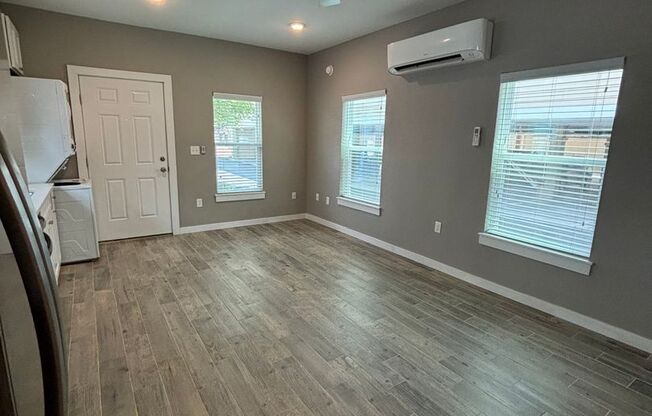 Studio, 1 bath, 322 sqft, $1,500