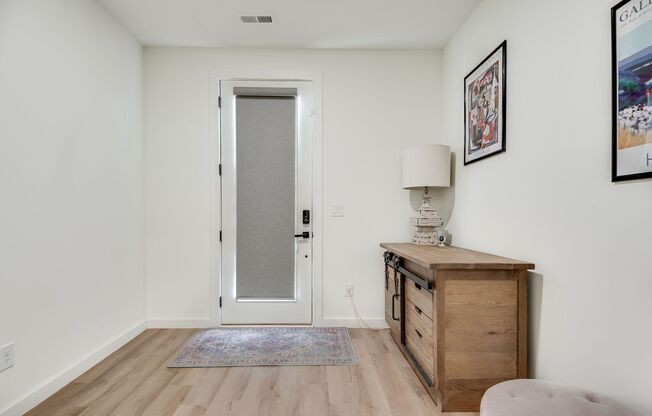 Gorgeous 3/3.5 Townhome Minutes From Downtown Decatur and Avondale Estates!