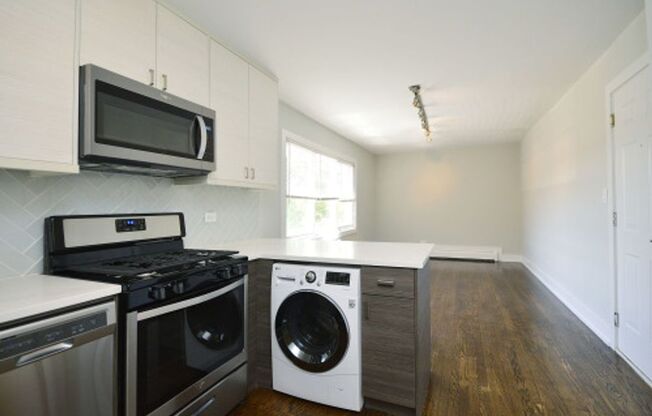 1 bed, 1 bath, 400 sqft, $1,295, Unit 56-2W