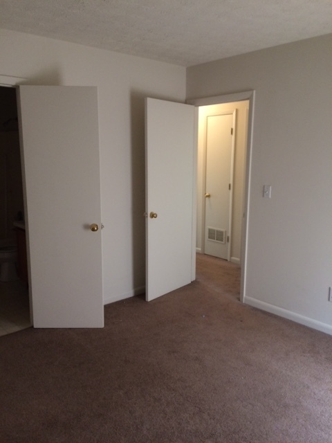 2 beds, 2 baths, 900 sqft, $800