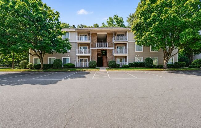 Spacious 4-Bedroom Condo Across from UNC Charlotte!