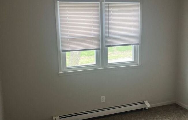 2 beds, 1 bath, 750 sqft, $775, Unit Unit 05