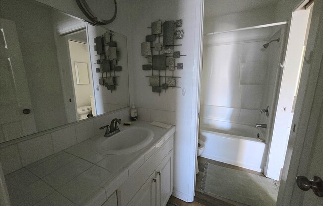 2 beds, 1.5 baths, 839 sqft, $2,000, Unit 120