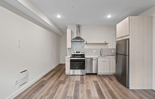 1 bed, 1 bath, 411 sqft, $1,365, Unit L11