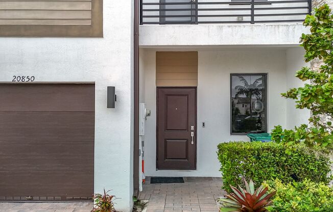 Gorgeous 4 bedroom Townhouse close to Aventura Mall