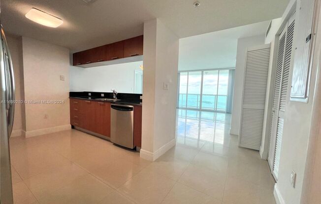 2 beds, 2 baths, 1,154 sqft, $4,800, Unit 1800 N Bayshore Dr # 24-09 (A11699210)