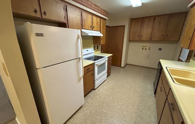 2 beds, 1 bath, $1,350