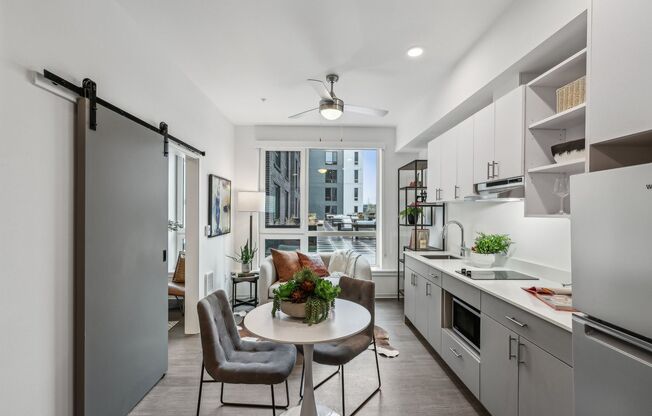 1 bed, 1 bath, 393 sqft, $1,675, Unit 727