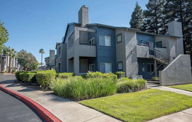 Autumn Oaks building exterior walkways
