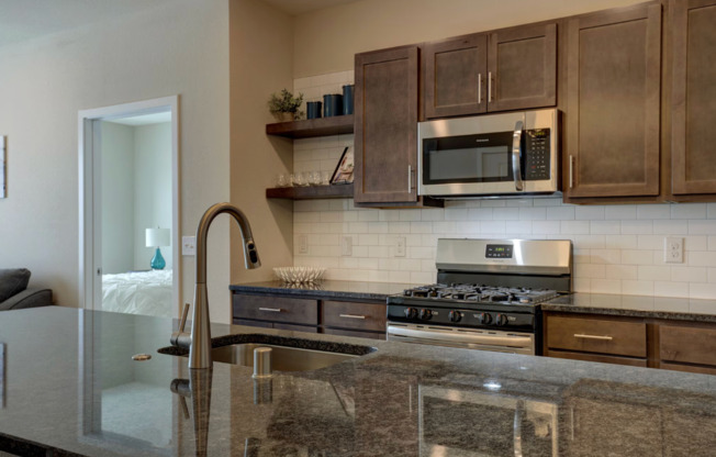 2 beds, 2 baths, 985 sqft, $1,399