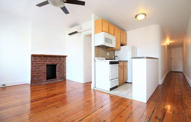 Charming 1 BR w/ Great Natural Light!*Available September*