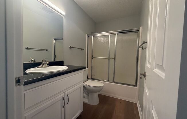 2 beds, 1 bath, 900 sqft, $3,005, Unit 206