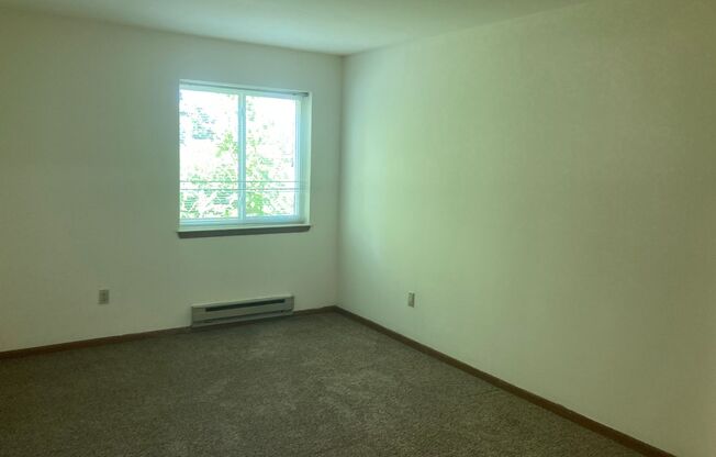 3 beds, 1 bath, 1,040 sqft, $1,800, Unit 3172-104
