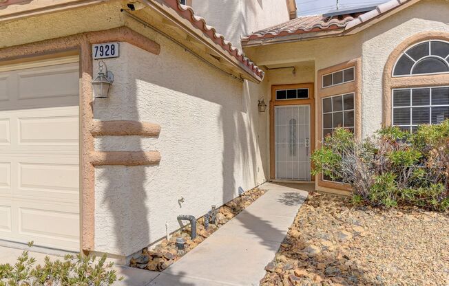 AMERICANA Property Mgmt - Great 2 story, 4 beds house with pool in Desert Shores