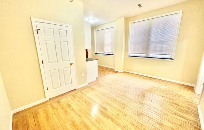 1 bed, 1 bath, 272 sqft, $1,100, Unit 2E