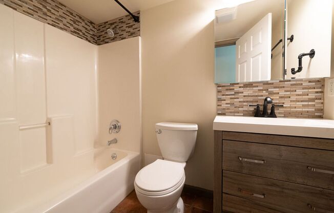 1 bed, 1 bath, 690 sqft, $1,650, Unit 338